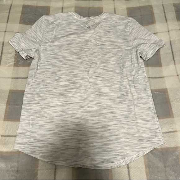 ✨SOLD✨Lululemon Love Crewneck T-Shirt Size 4 - Picture 6 of 7